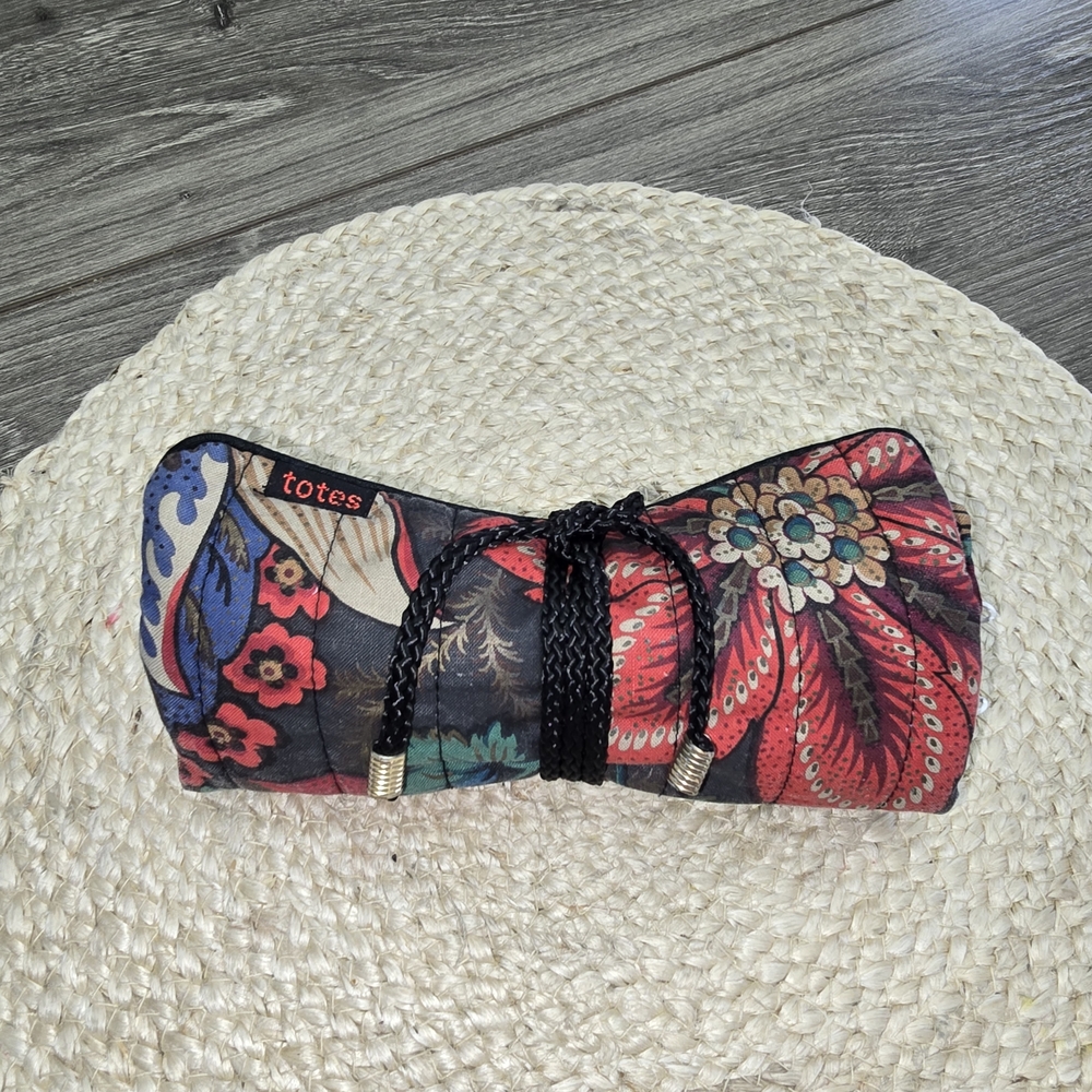 Totes Women's Floral Clutch - Multicolor